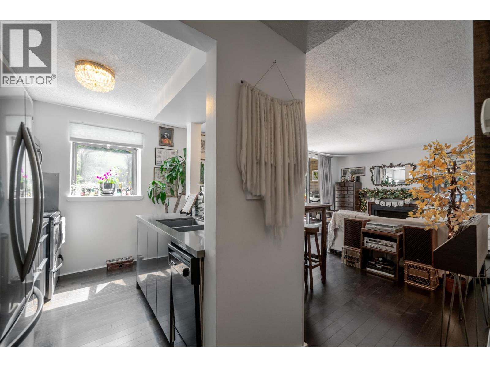 101 1875 W 8th Avenue, Vancouver, British Columbia  V6J 1V9 - Photo 8 - R3125248
