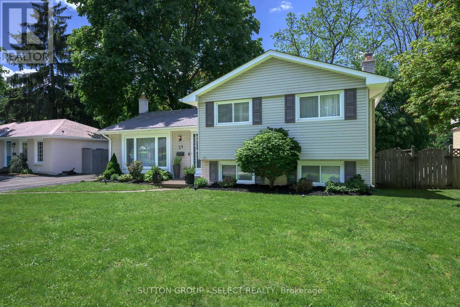 35 Maxwell Crescent, London North, Ontario  N5X 1Y9 - Photo 2 - X13170650