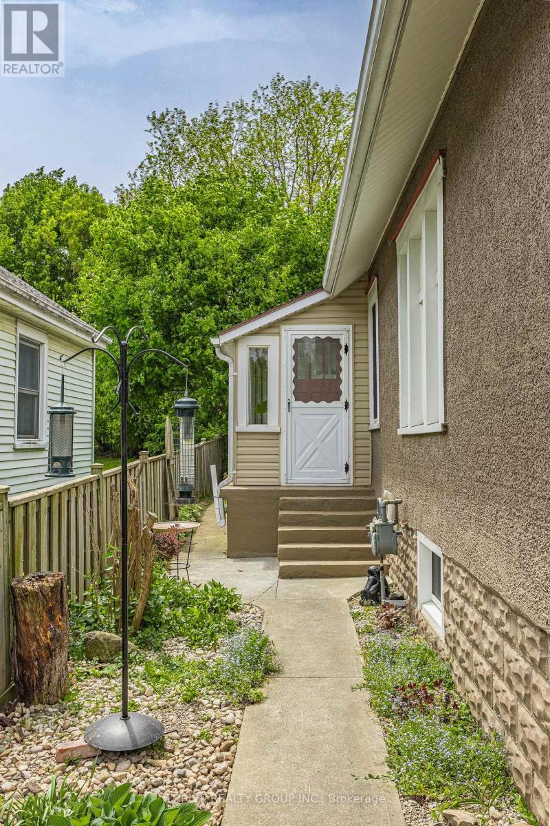 111 Alexandra Street, London South, Ontario  N6C 2B3 - Photo 5 - X13170704