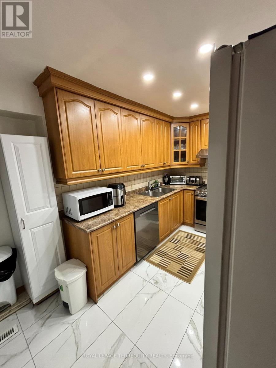 28 Keegan Crescent, Toronto, Ontario  M3J 1G2 - Photo 10 - W13167136