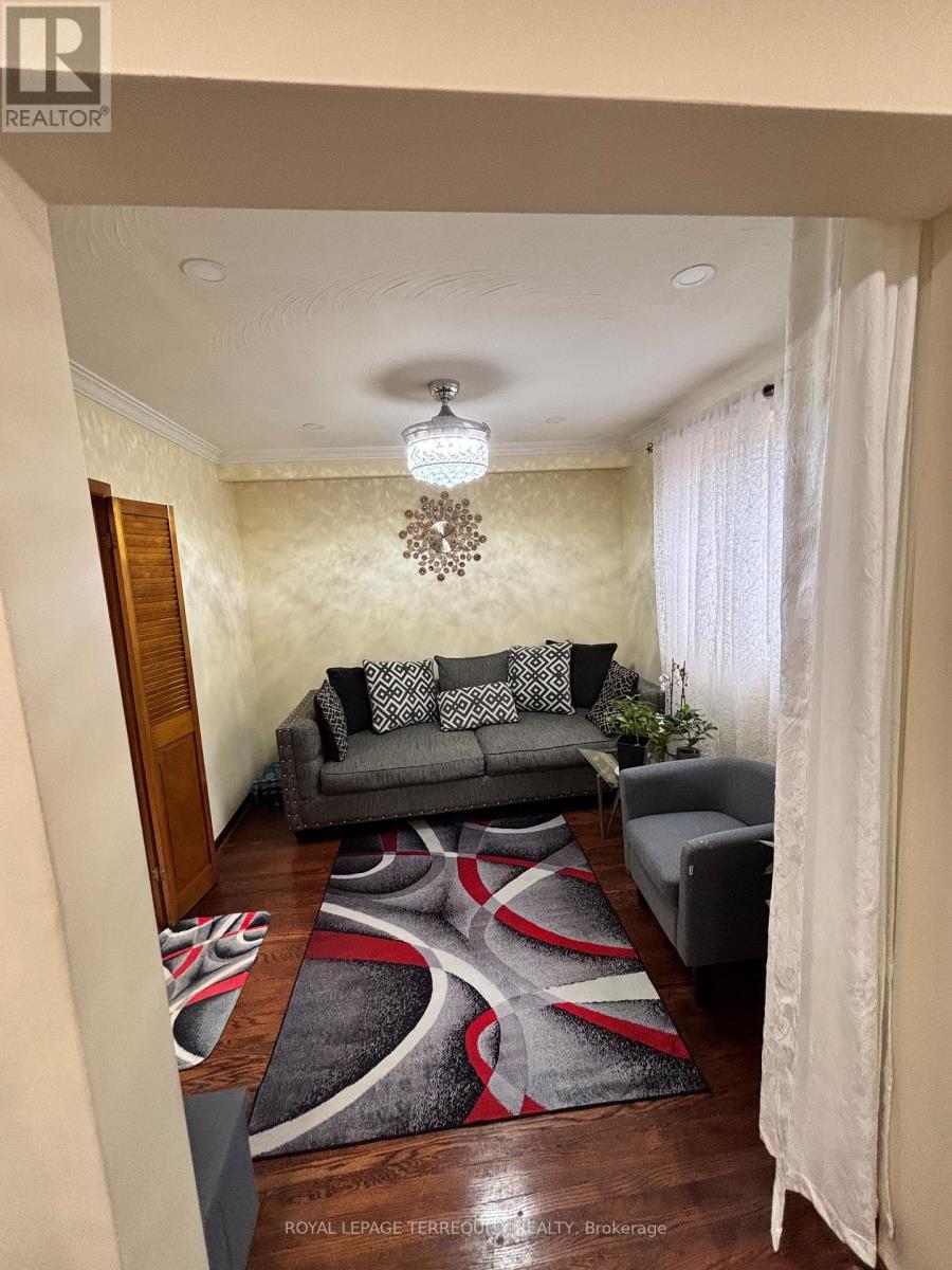 28 Keegan Crescent, Toronto, Ontario  M3J 1G2 - Photo 5 - W13167136