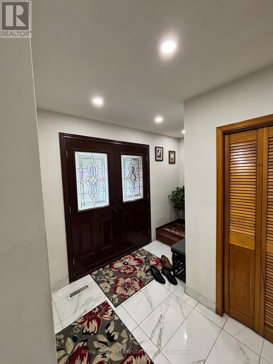 28 Keegan Crescent, Toronto, Ontario  M3J 1G2 - Photo 3 - W13167136