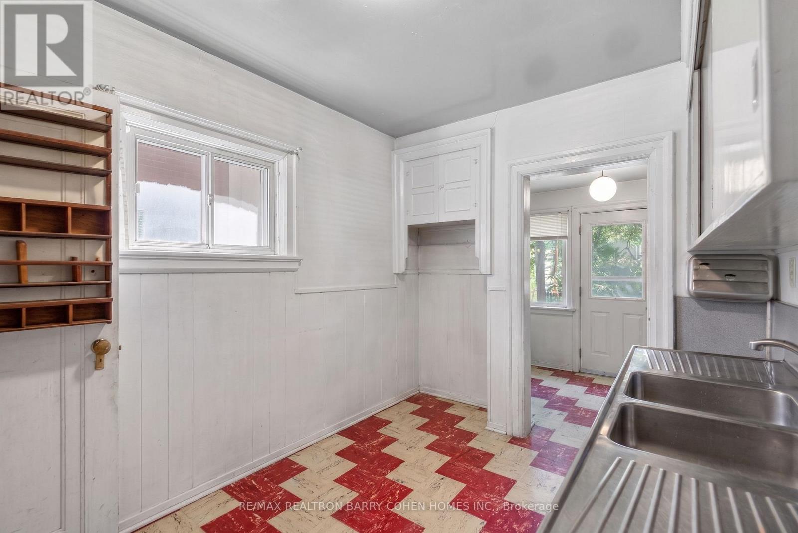 12 Stibbard Avenue, Toronto, Ontario  M4P 2C1 - Photo 9 - C13170606