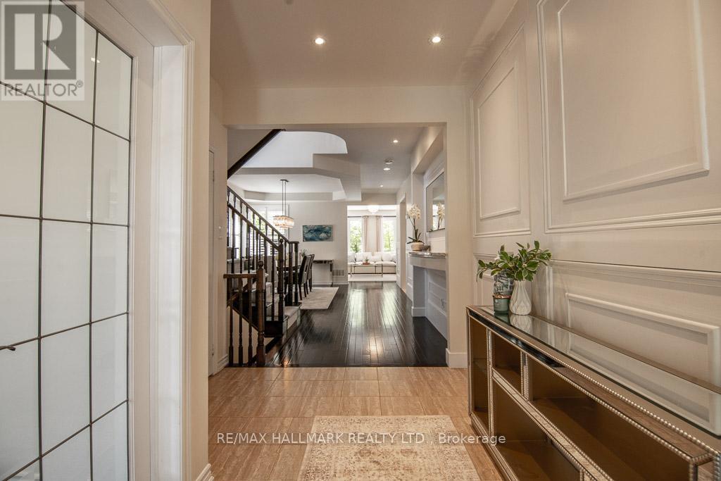 566 Maitland Drive, Pickering, Ontario L1W 0A8 - Photo 3 - E13170600