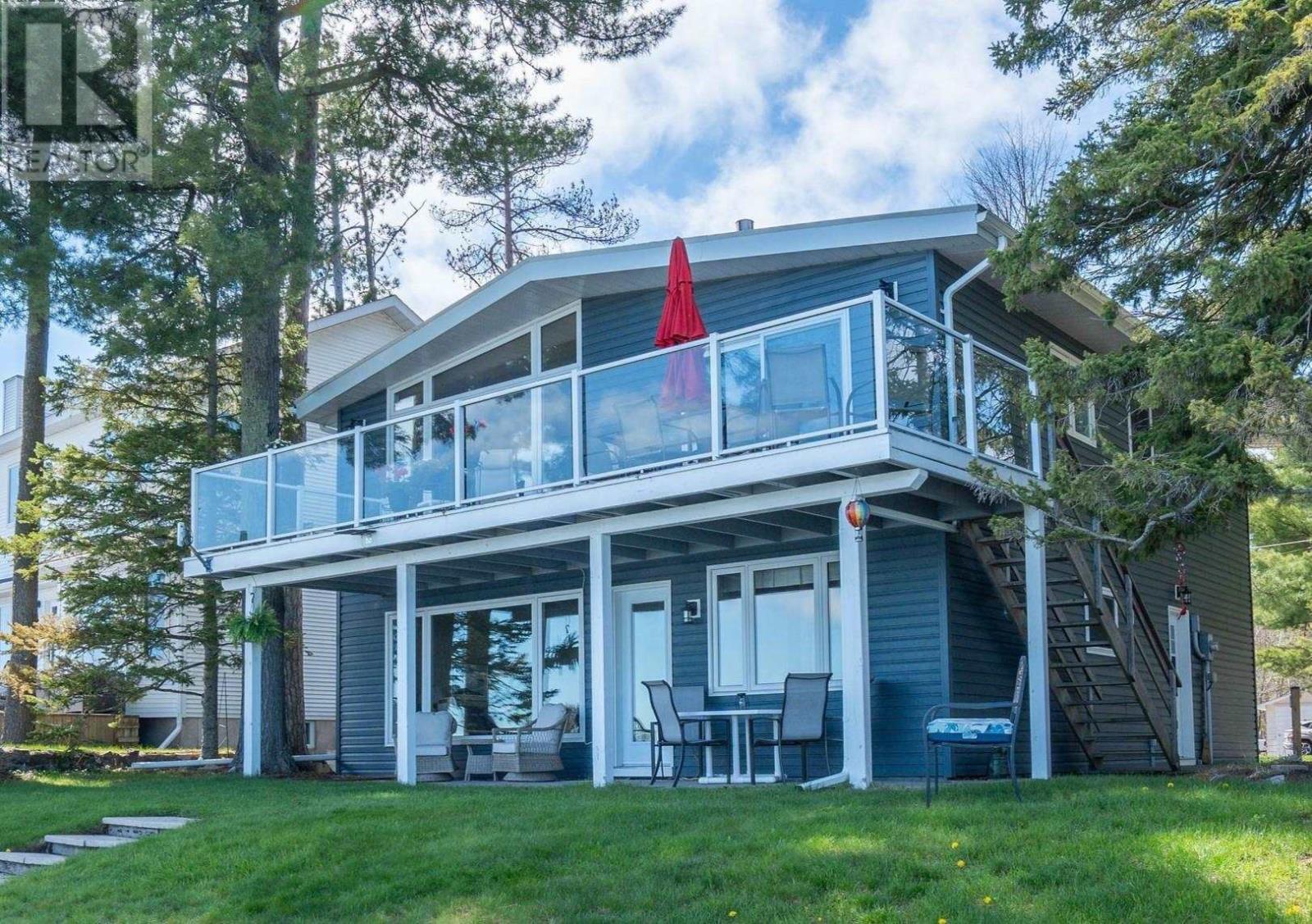 452 Red Pine Dr, Sault Ste. Marie, Ontario  P6A 5K6 - Photo 1 - SM261137