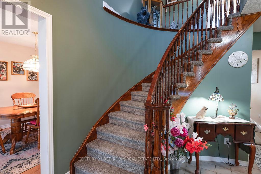 232 Thorne Drive, Strathroy-Caradoc, Ontario  N7G 4C2 - Photo 2 - X12991102