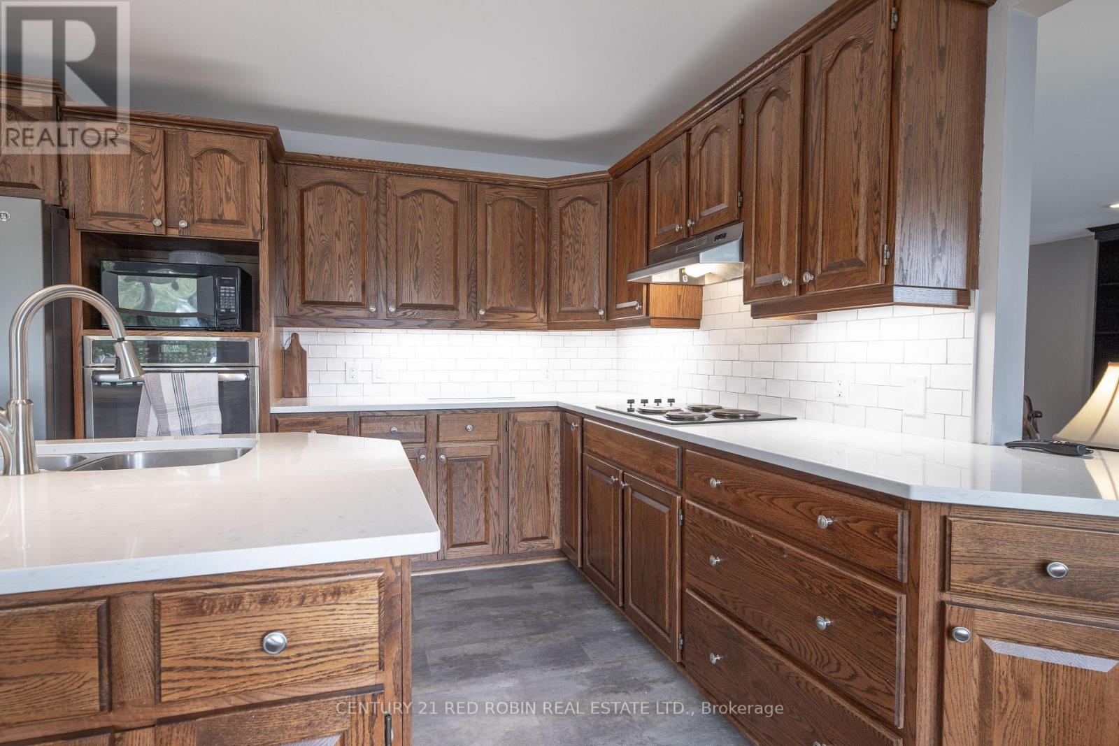 51 Queen Street, Strathroy-Caradoc, Ontario  N7G 2H5 - Photo 7 - X12681200