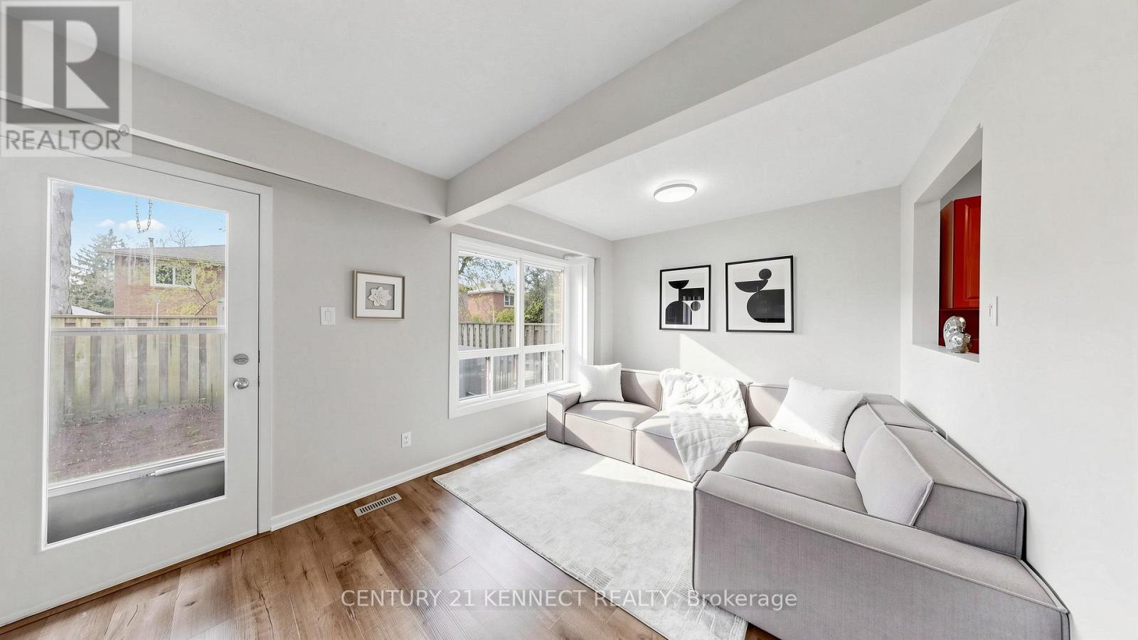 9 - 260 Avenue Road, Richmond Hill, Ontario  L4C 5G6 - Photo 2 - N13170674