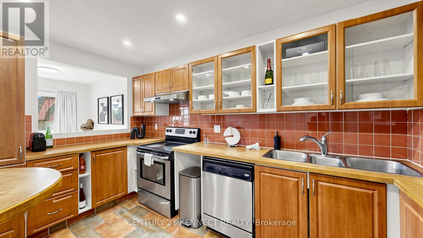 9 - 260 Avenue Road, Richmond Hill, Ontario  L4C 5G6 - Photo 7 - N13170674