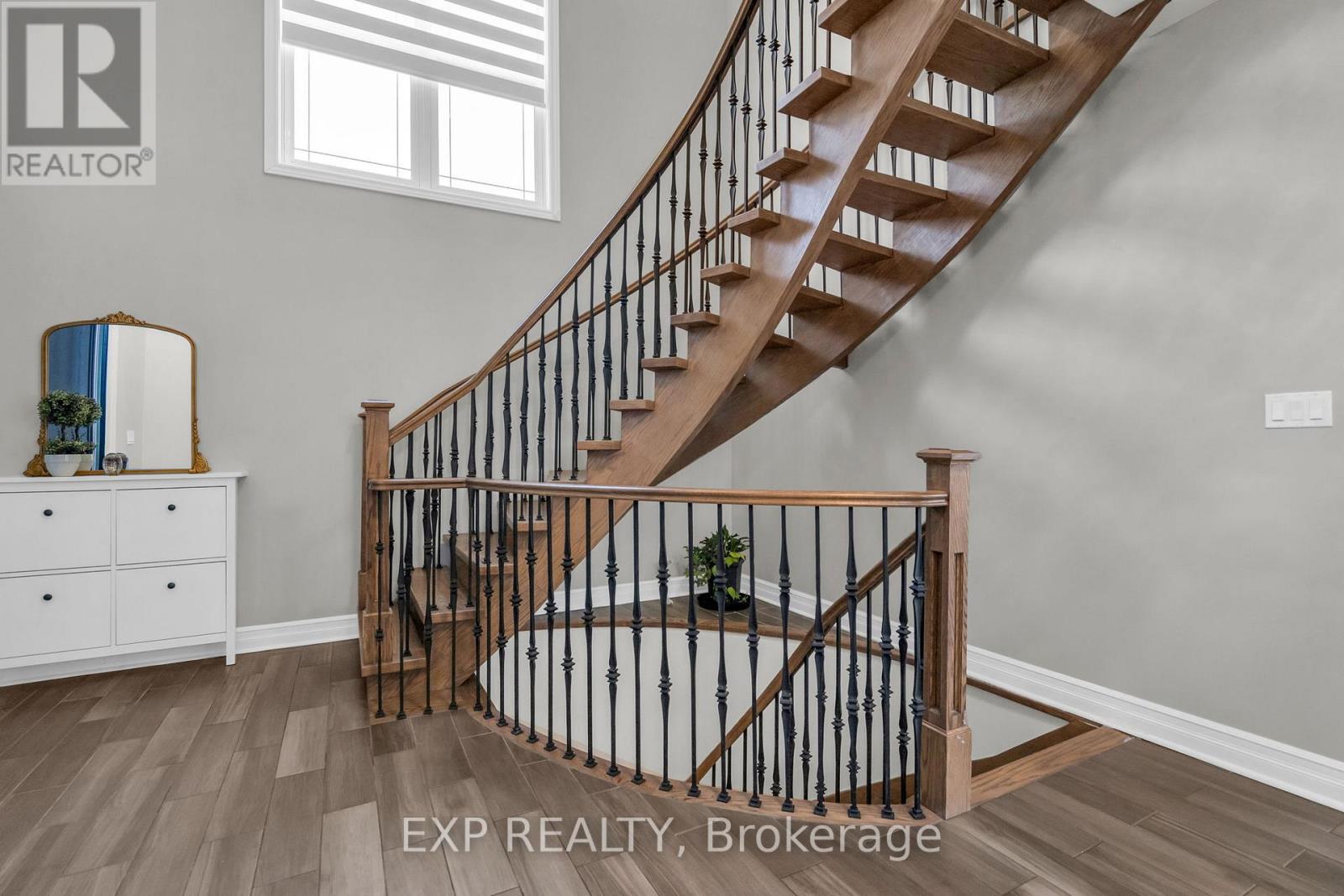 5 Farley Circle, Georgina, Ontario  L0E 1S0 - Photo 10 - N13170686