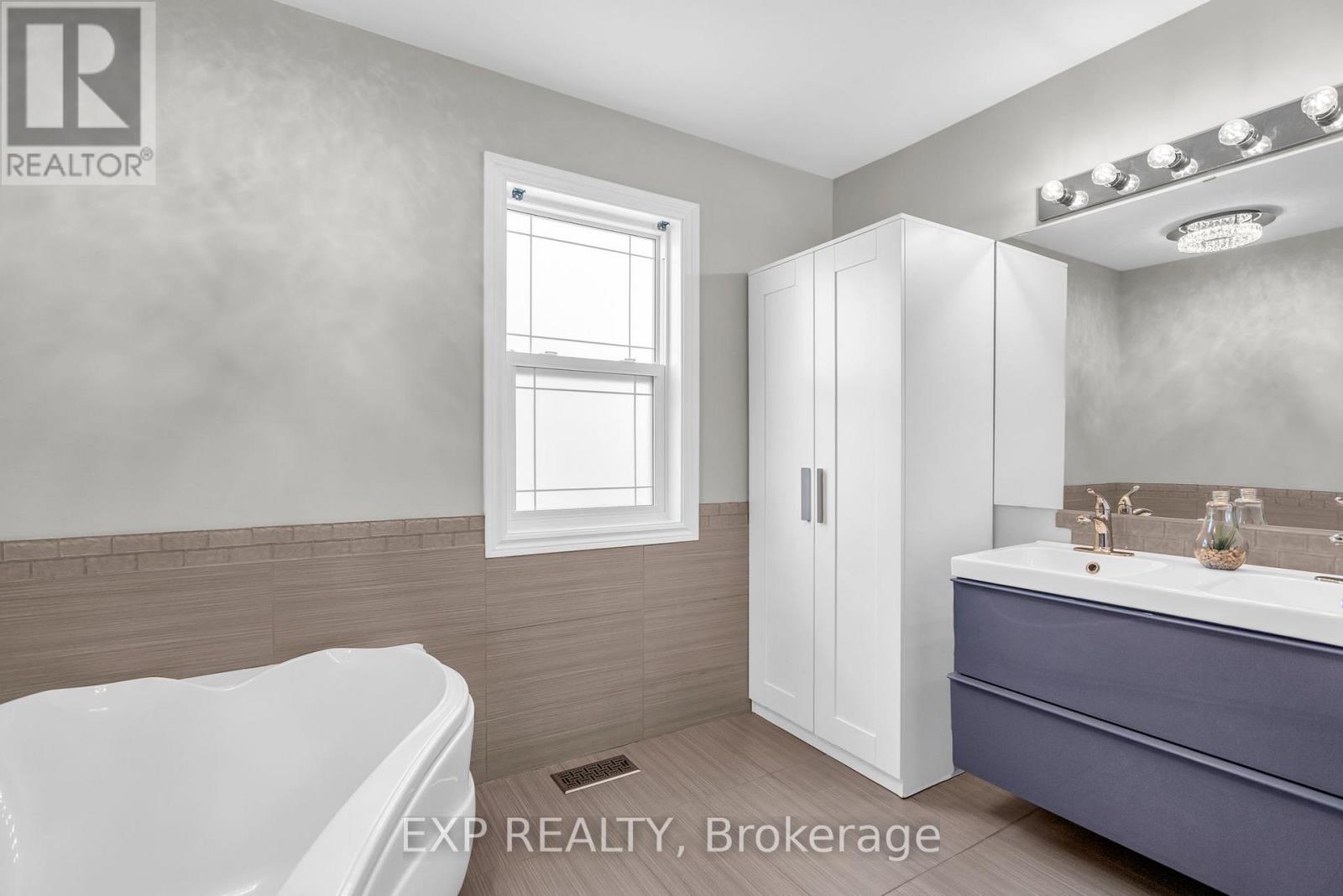 5 Farley Circle, Georgina, Ontario  L0E 1S0 - Photo 25 - N13170686