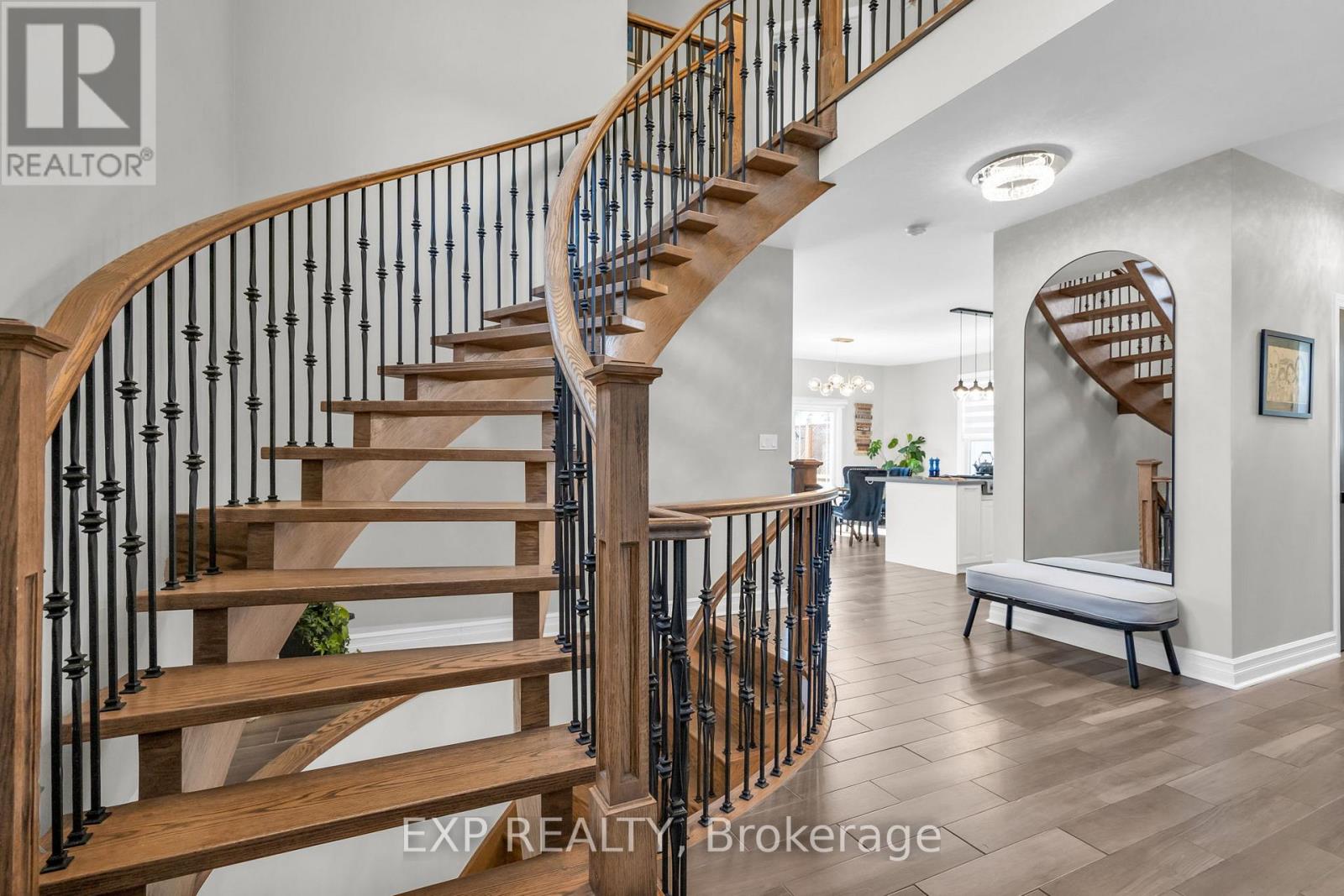5 Farley Circle, Georgina, Ontario  L0E 1S0 - Photo 9 - N13170686