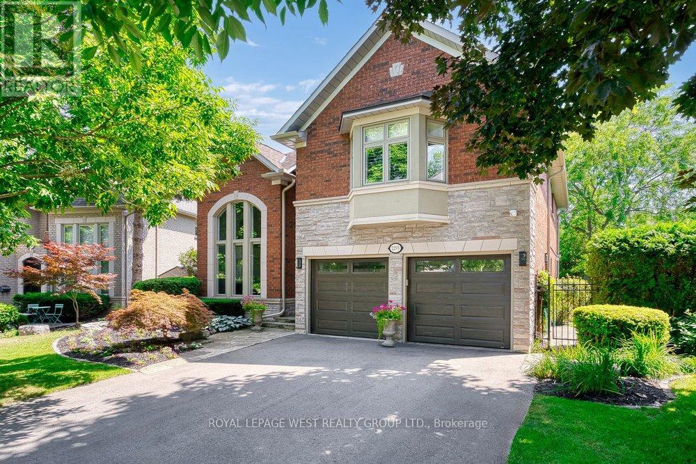 2293 Carpenters Circle, Oakville, Ontario  L6M 3C6 - Photo 2 - W13168972