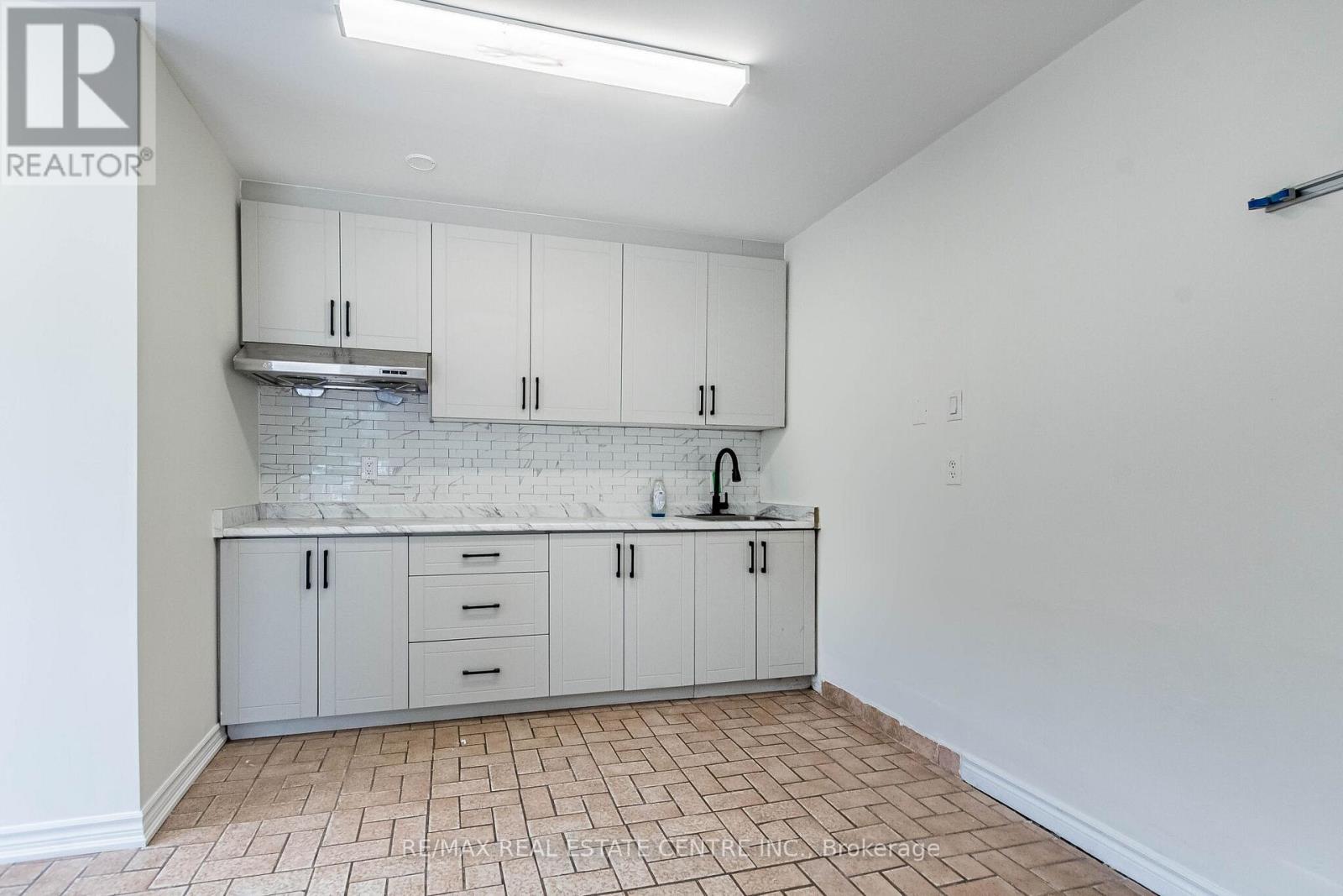 9 Mill Street W, Halton Hills, Ontario  L7J 1G3 - Photo 10 - W13170630