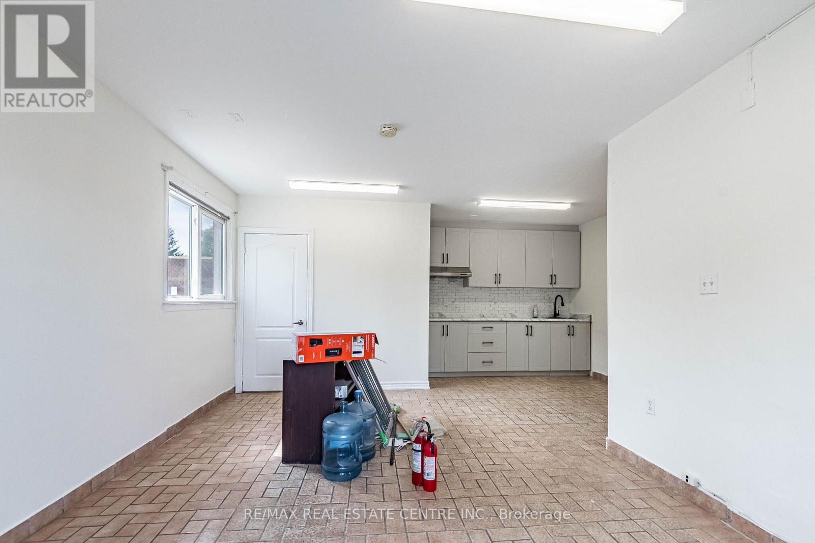 9 Mill Street W, Halton Hills, Ontario  L7J 1G3 - Photo 7 - W13170630