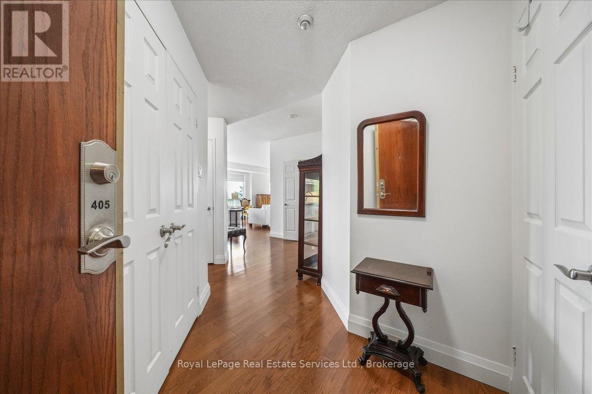 405 - 2511 Lakeshore Road W, Oakville, Ontario  L6L 6L9 - Photo 3 - W13170894