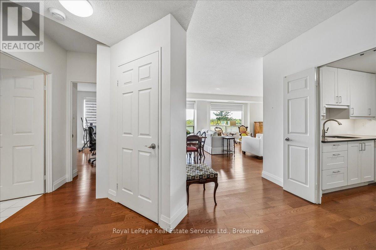 405 - 2511 Lakeshore Road W, Oakville, Ontario  L6L 6L9 - Photo 5 - W13170894