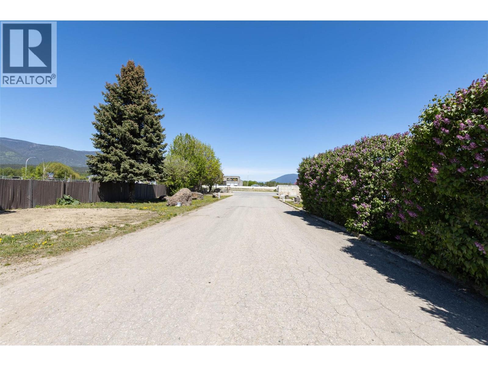 2220/2270 10 Avenue SW, Salmon Arm, British Columbia  V1E 0E1 - Photo 5 - 10388349