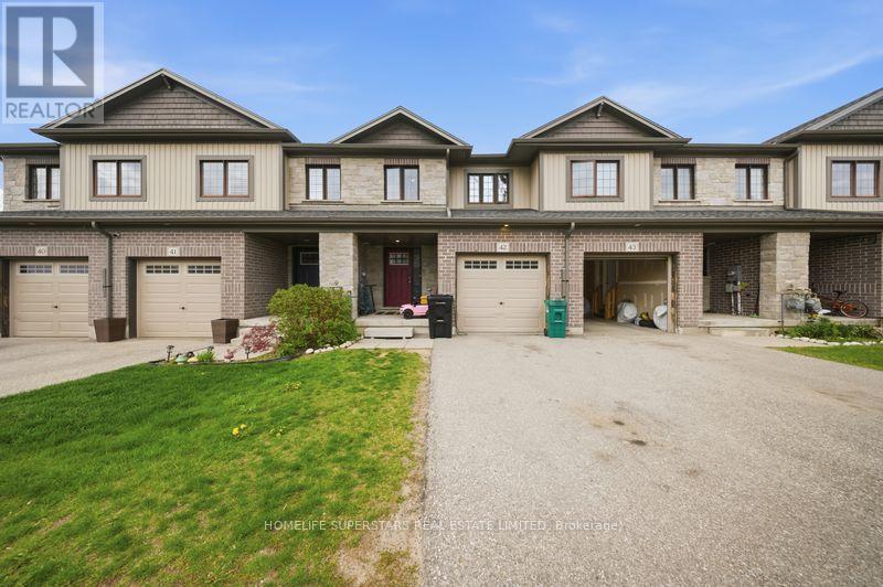 135 HARDCASTLE DRIVE, Waterloo, Ontario