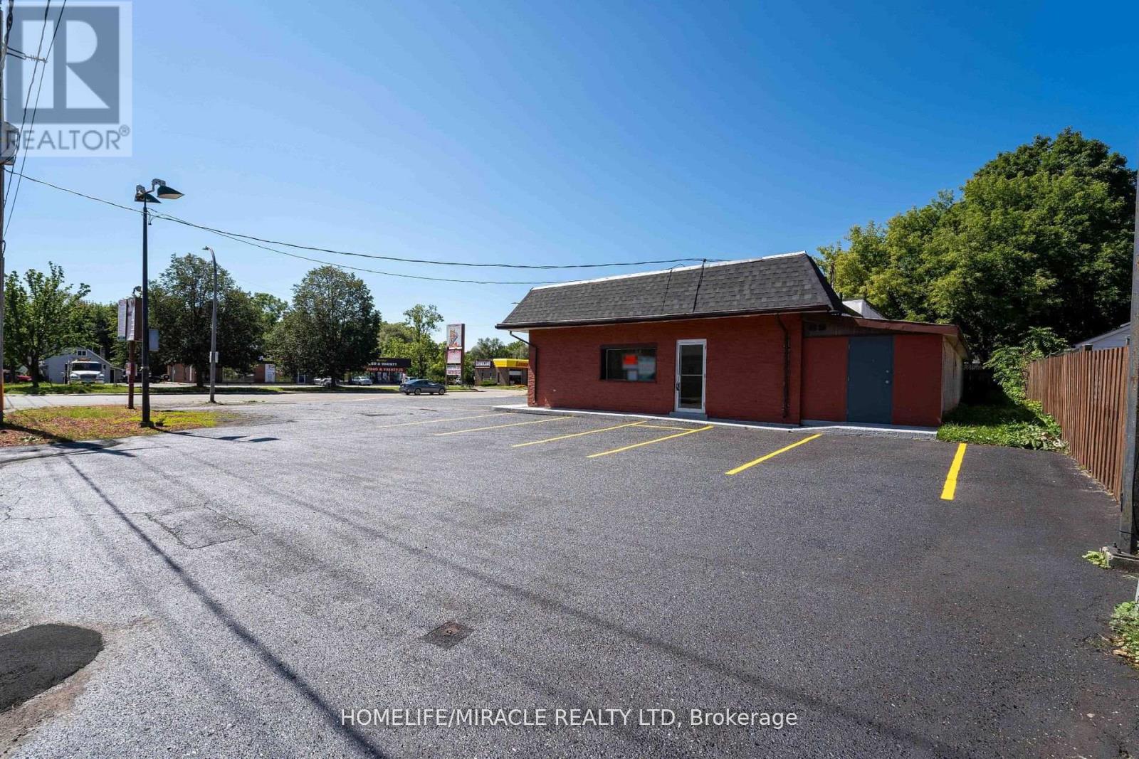 235 Dundas Street, Woodstock, Ontario  N4S 1A8 - Photo 3 - X13170716