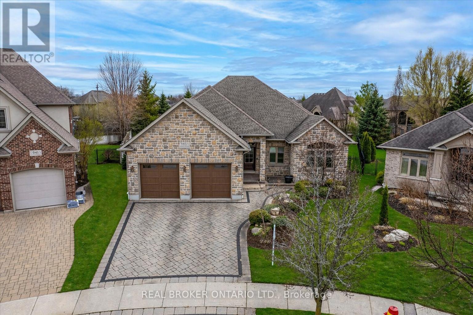 945 RIVERSTONE COURT, Kitchener, Ontario