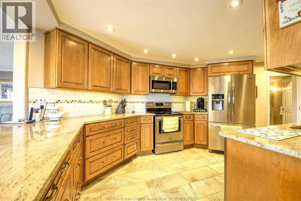 320 Village Grove Drive Unit# A401, Tecumseh, Ontario  N8N 4X7 - Photo 16 - 26012013