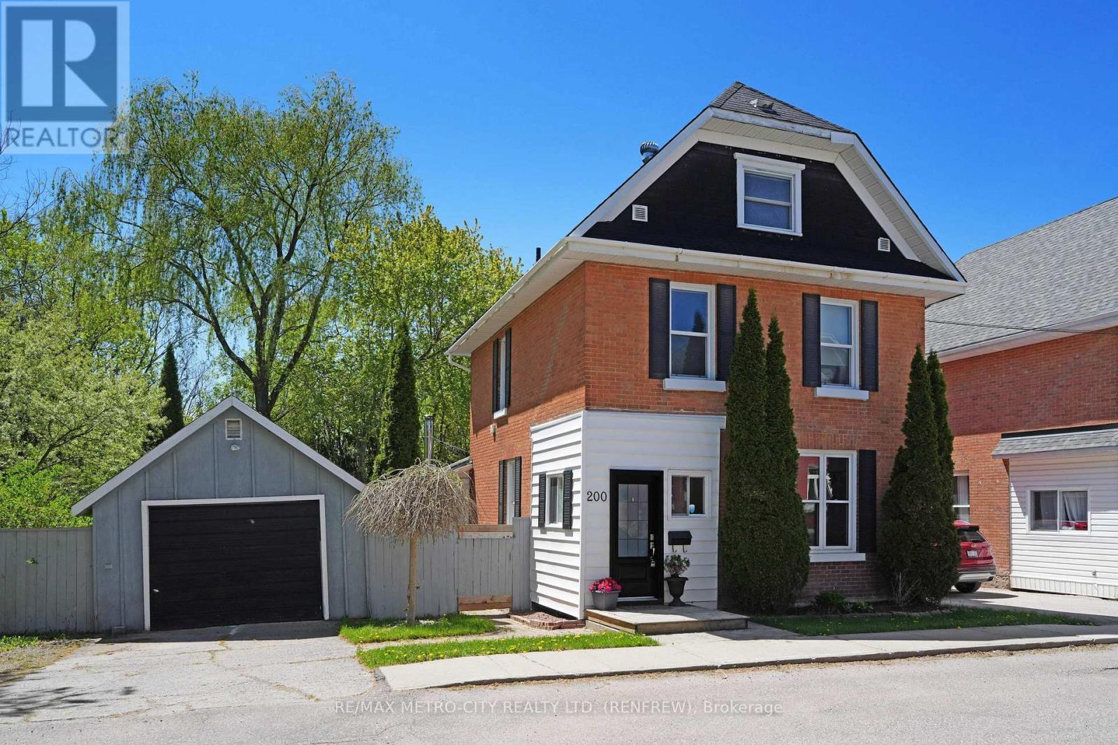 200 Ross Street, Renfrew, Ontario  K7V 2J2 - Photo 1 - X13170932