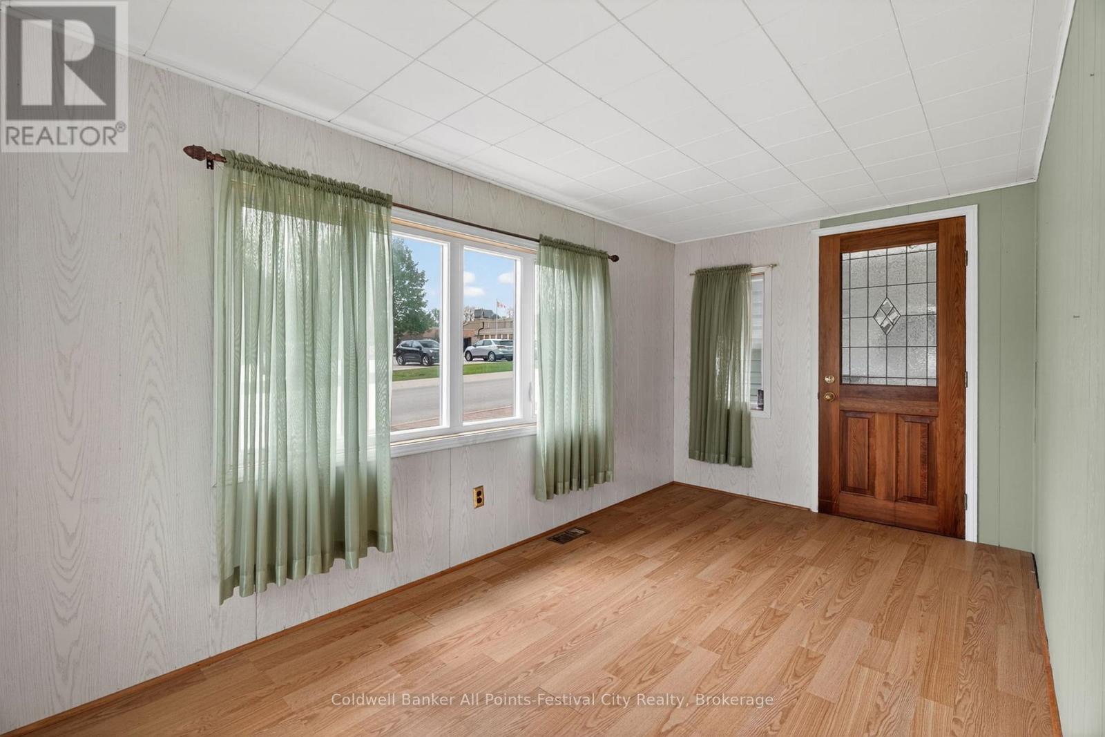 484 Bob Street, Huron-Kinloss (Lucknow), Ontario  N0G 2H0 - Photo 4 - X13170926