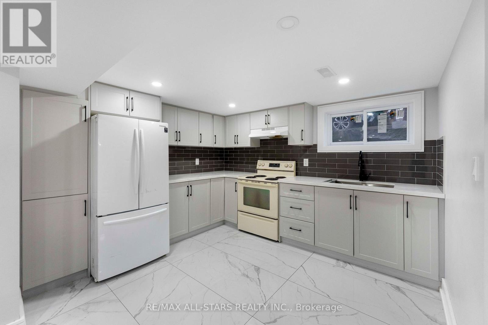 826 Krosno Boulevard, Pickering, Ontario  L1W 1G9 - Photo 26 - E13162846