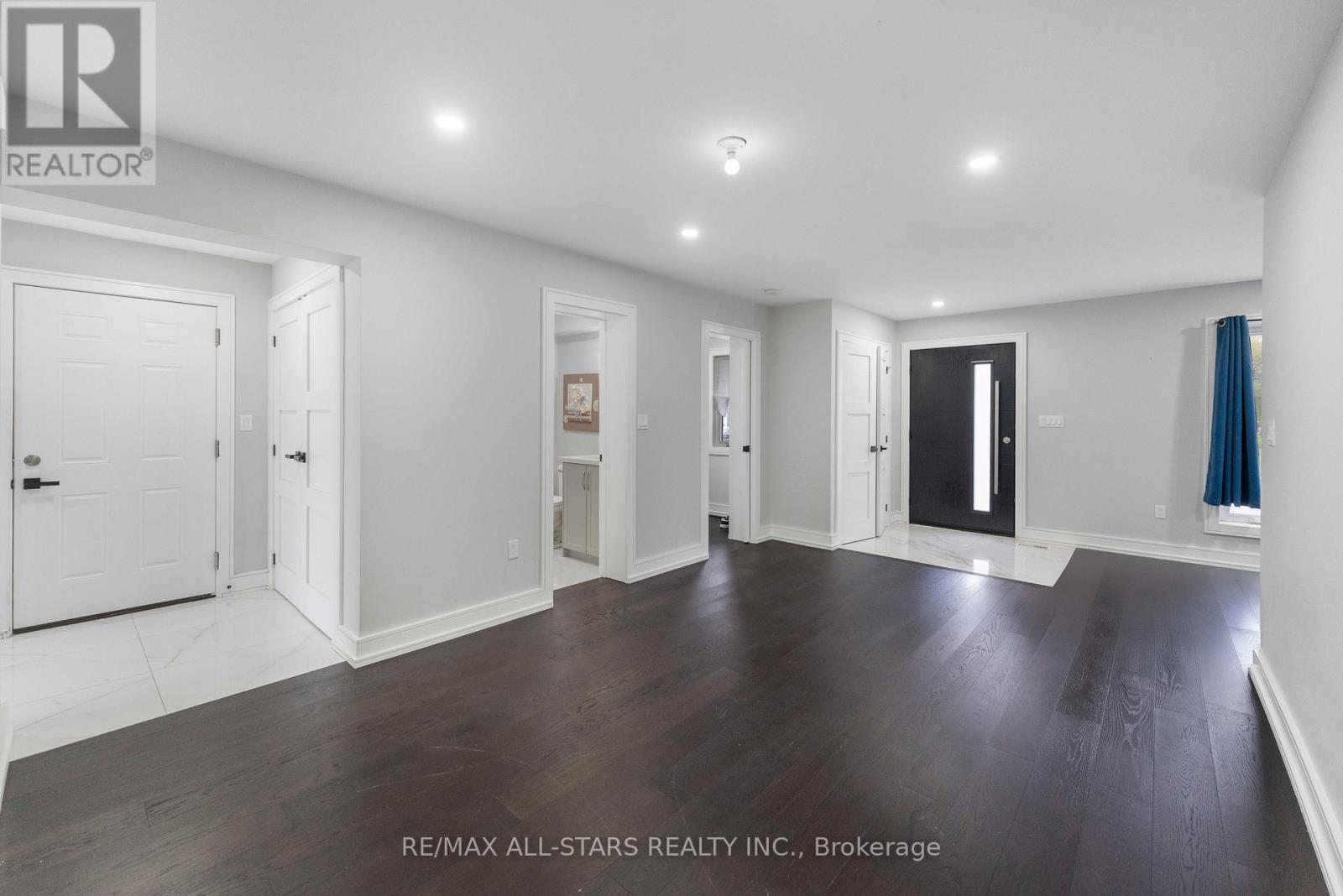 826 Krosno Boulevard, Pickering, Ontario  L1W 1G9 - Photo 3 - E13162846