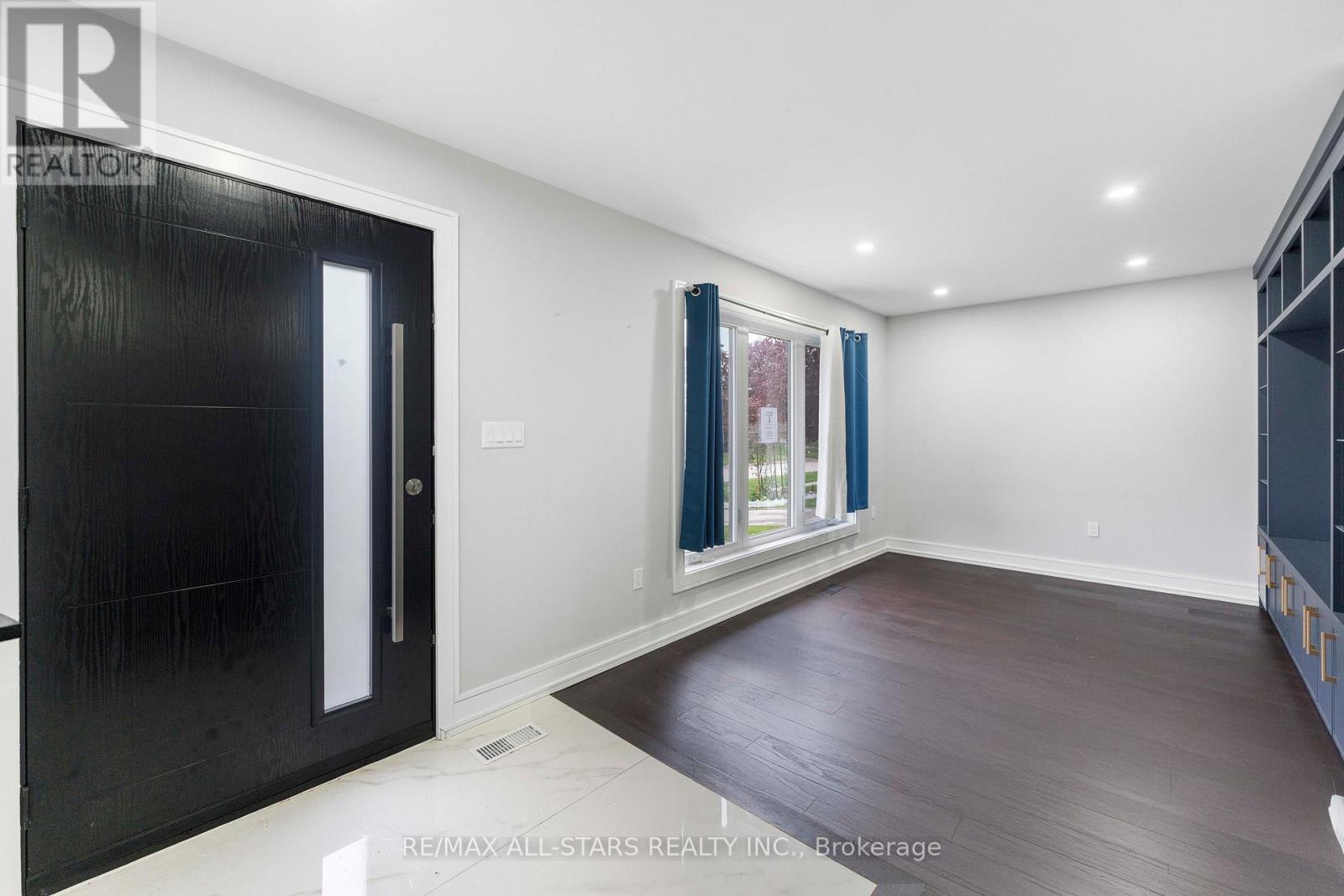 826 Krosno Boulevard, Pickering, Ontario  L1W 1G9 - Photo 5 - E13162846