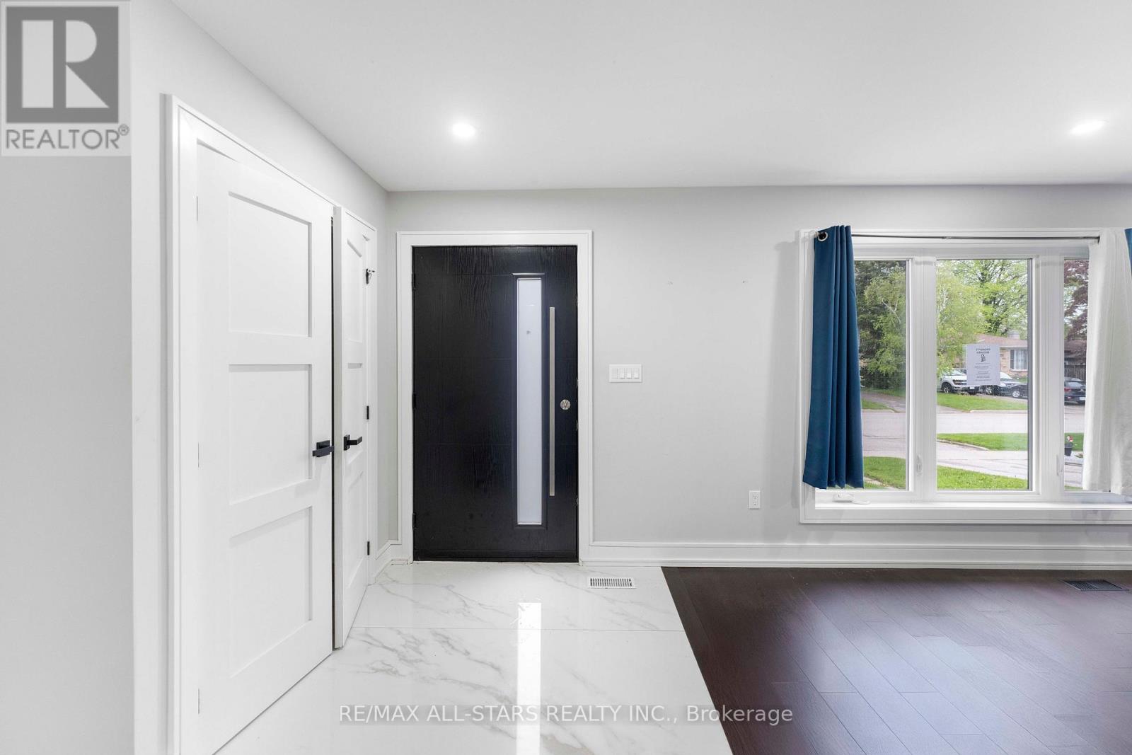 826 Krosno Boulevard, Pickering, Ontario  L1W 1G9 - Photo 7 - E13162846