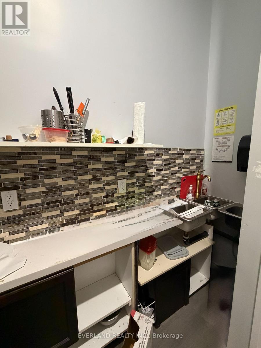 Ground - 850 Bathurst Street, Toronto, Ontario  M5R 3G1 - Photo 11 - C12915734