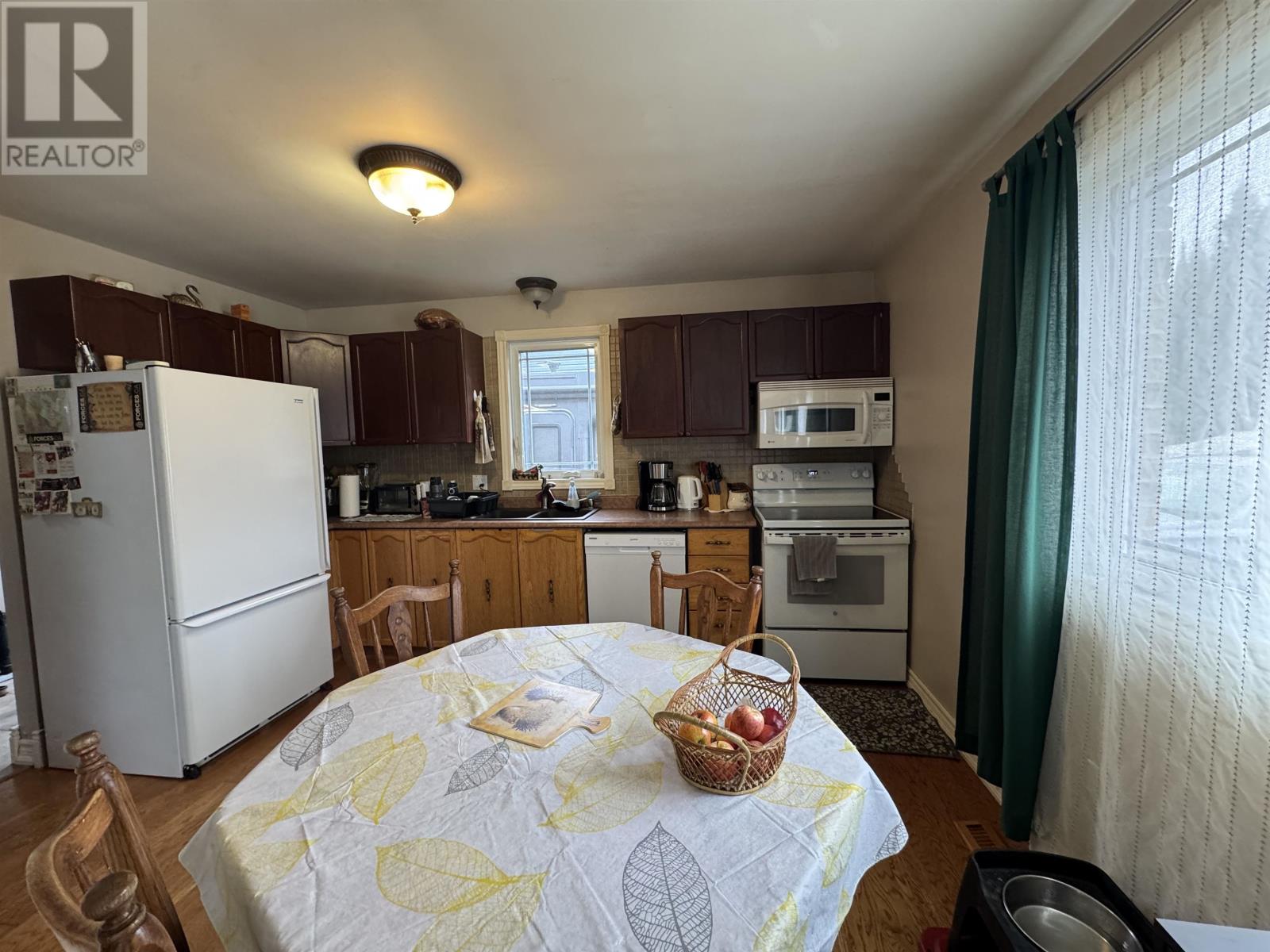 8 Matachewan Rd, Manitouwadge, Ontario  P0T 2C0 - Photo 11 - TB2600950
