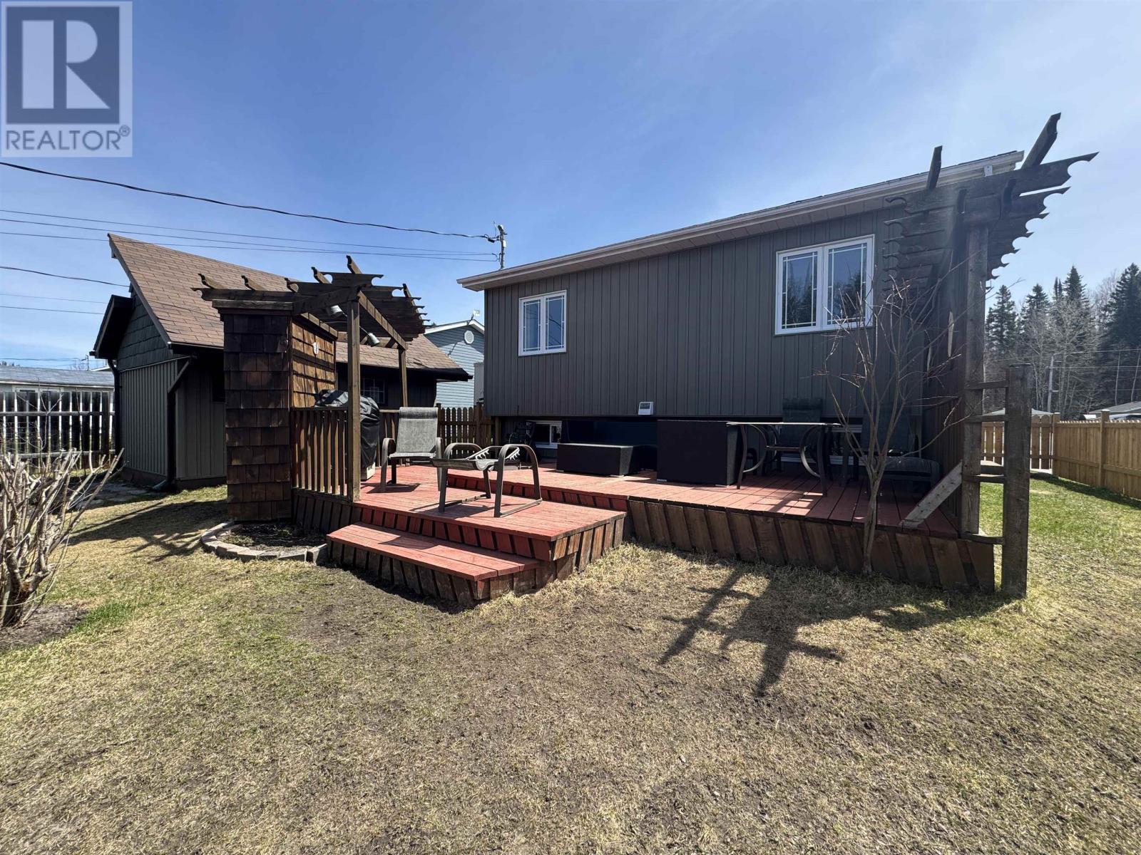 8 Matachewan Rd, Manitouwadge, Ontario  P0T 2C0 - Photo 5 - TB2600950