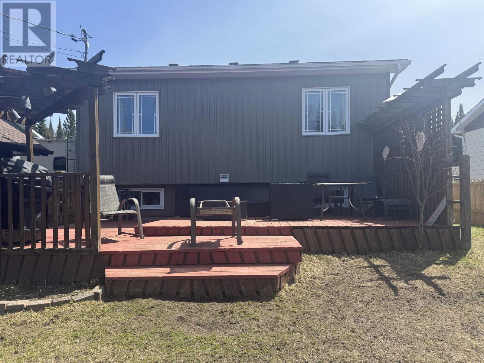 8 Matachewan Rd, Manitouwadge, Ontario  P0T 2C0 - Photo 6 - TB2600950