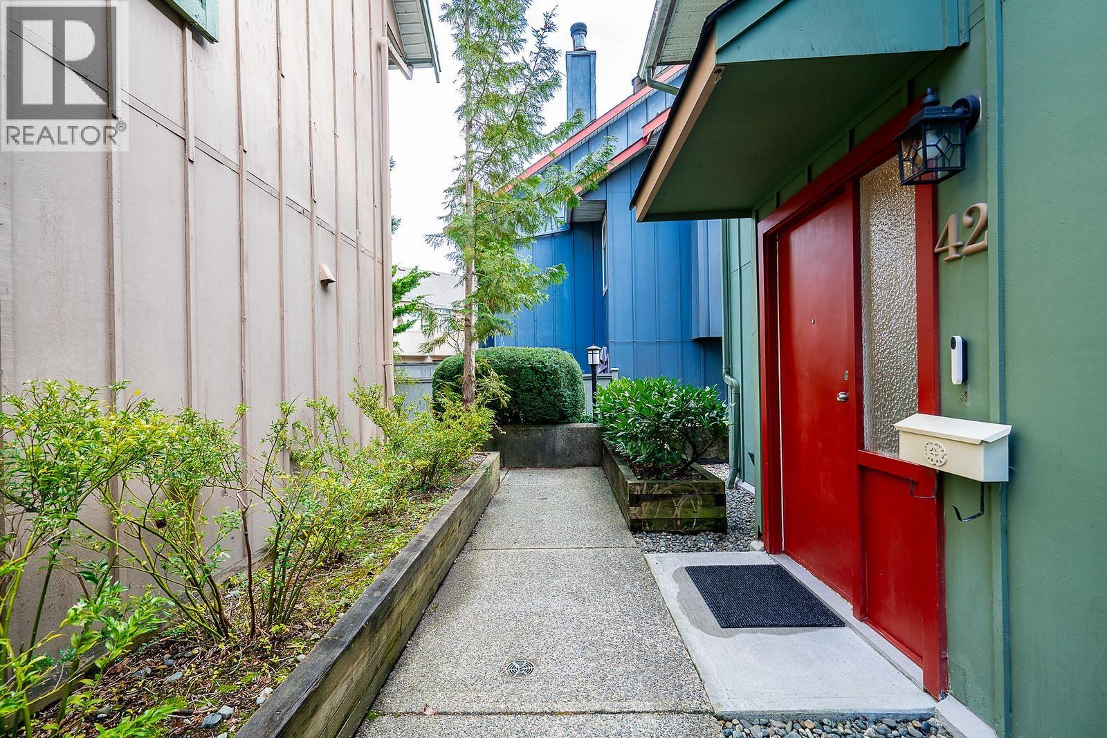 42 900 W 17th Street, North Vancouver, British Columbia  V7P 3K5 - Photo 3 - R3127340