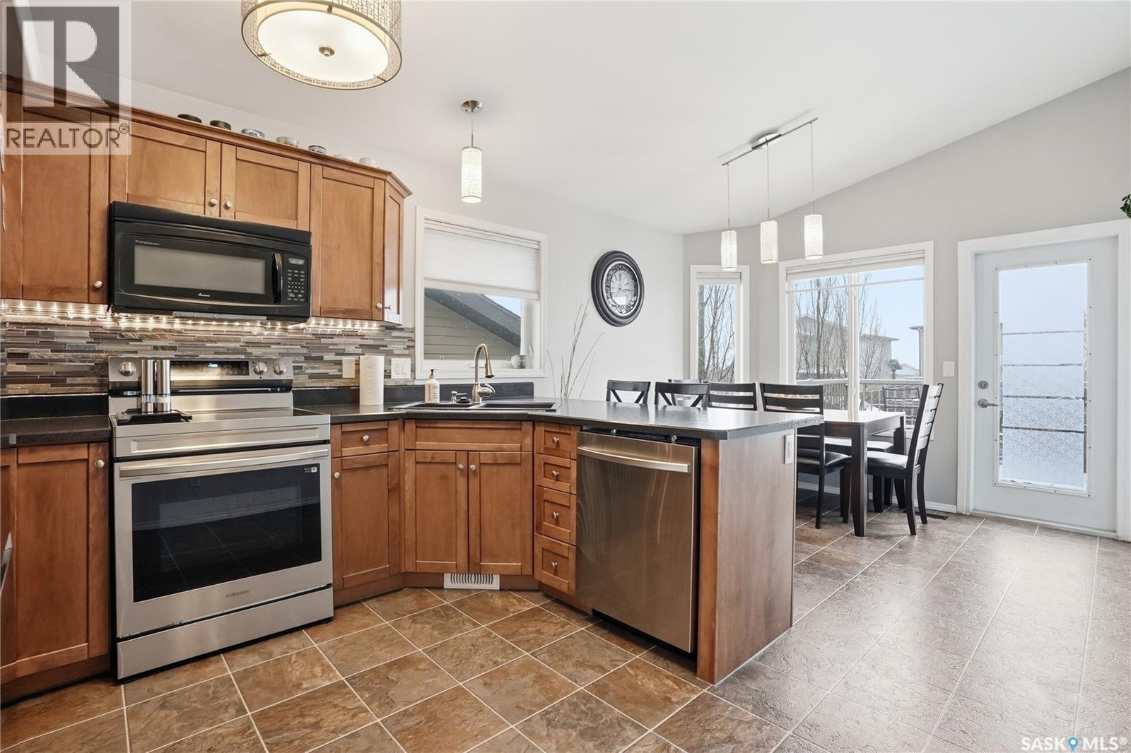 232 Enns Crescent, Martensville, Saskatchewan  S0K 0A2 - Photo 6 - SK037034