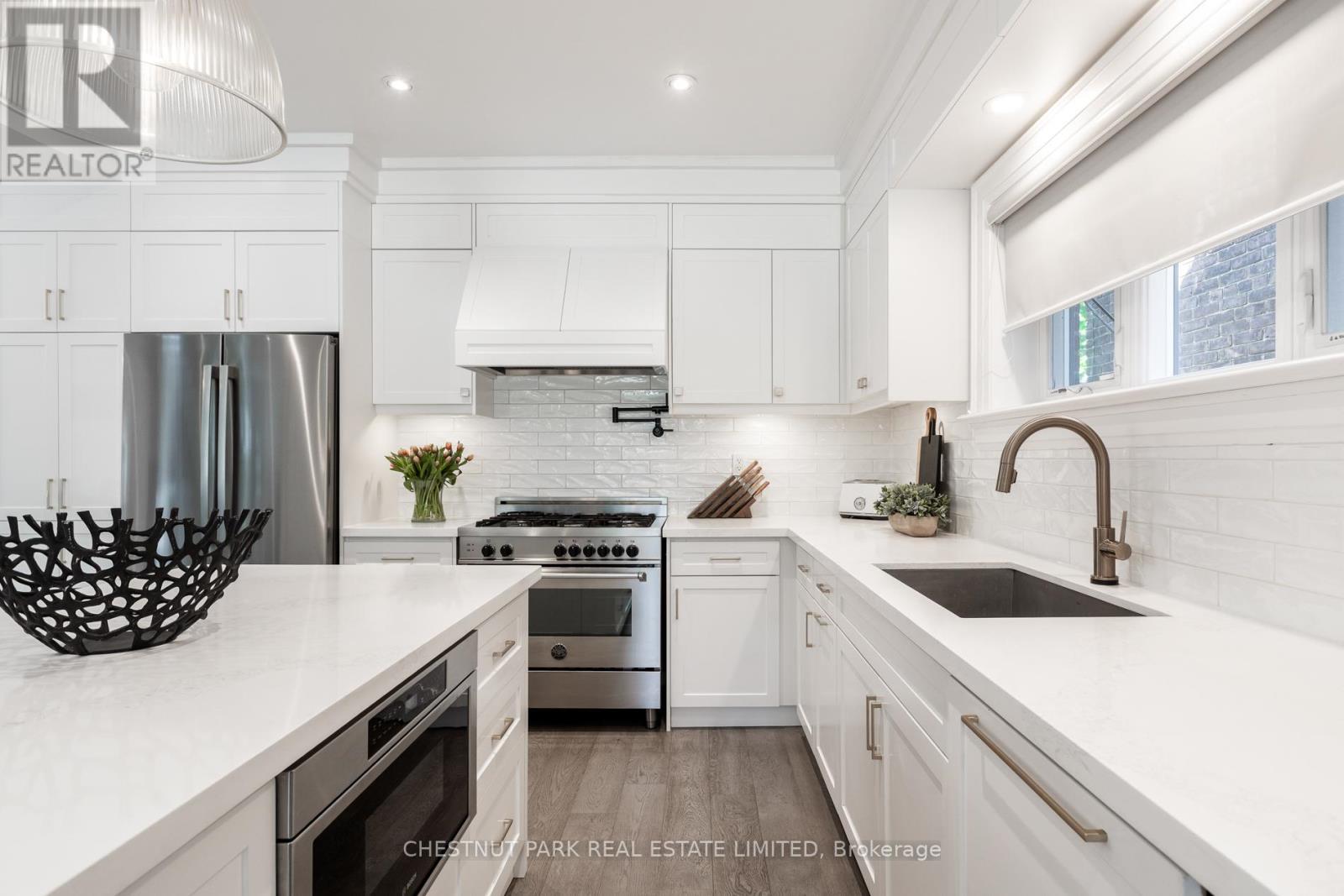 15 Edgewood Avenue, Toronto, Ontario  M4L 3G8 - Photo 11 - E13170754
