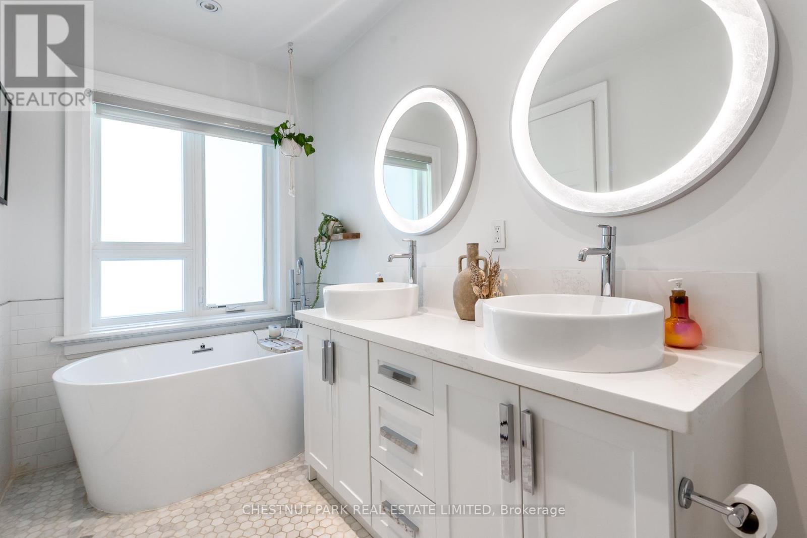 15 Edgewood Avenue, Toronto, Ontario  M4L 3G8 - Photo 19 - E13170754