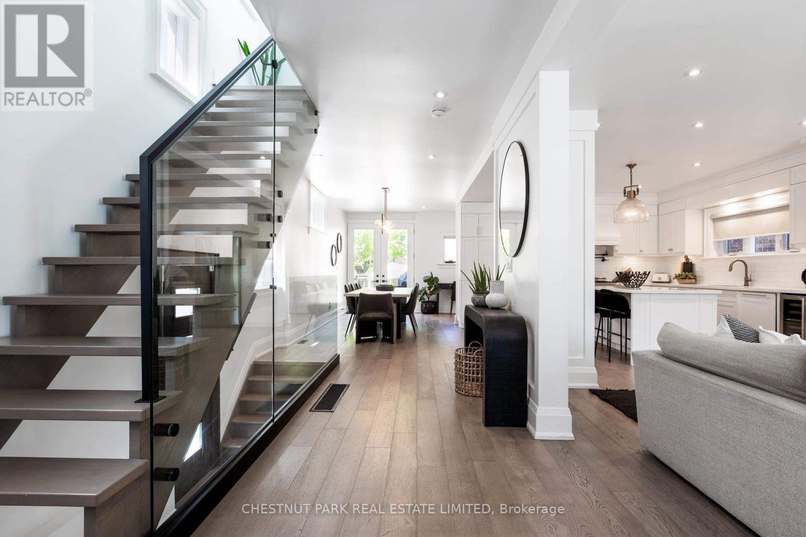 15 Edgewood Avenue, Toronto, Ontario  M4L 3G8 - Photo 4 - E13170754