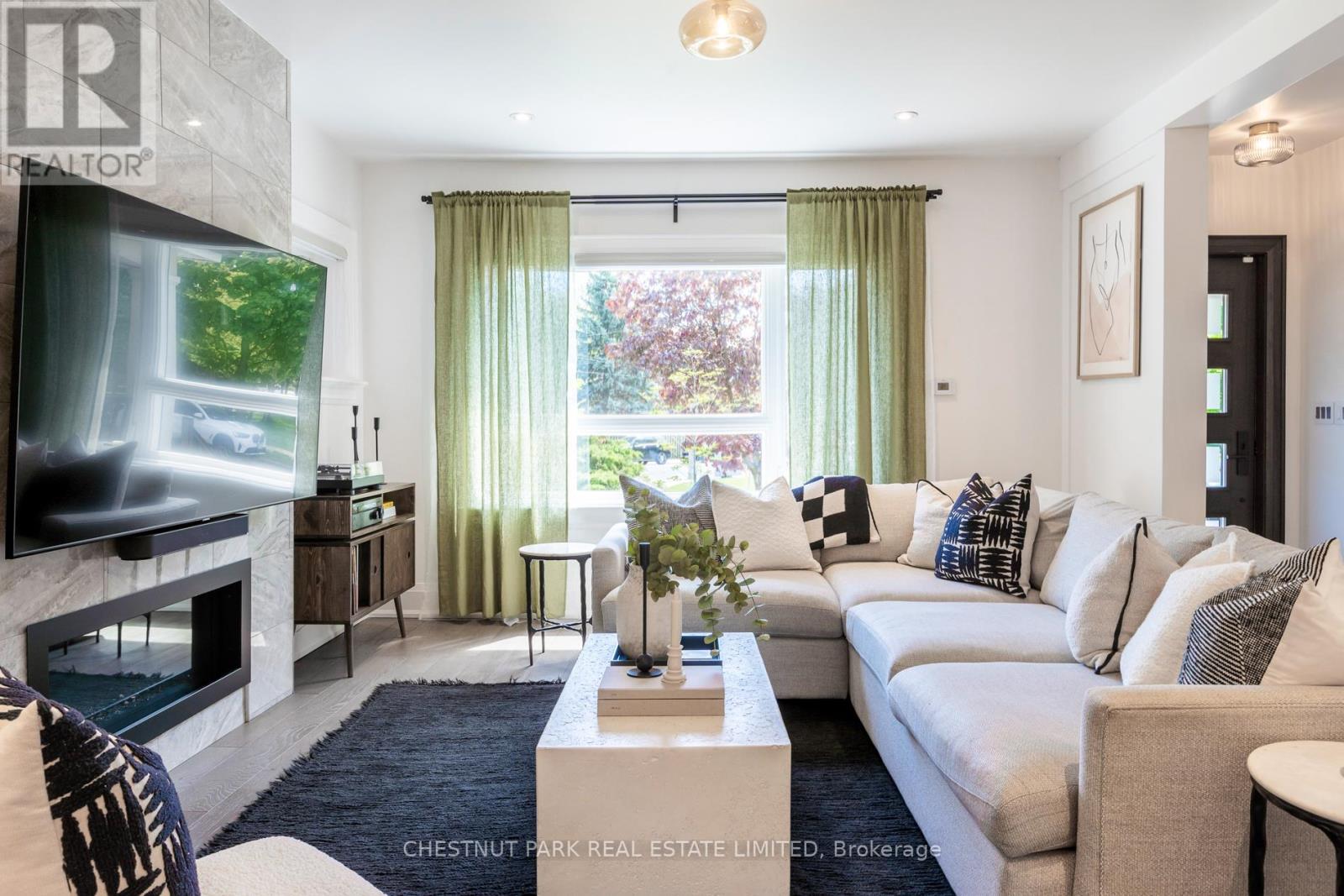 15 Edgewood Avenue, Toronto, Ontario  M4L 3G8 - Photo 6 - E13170754