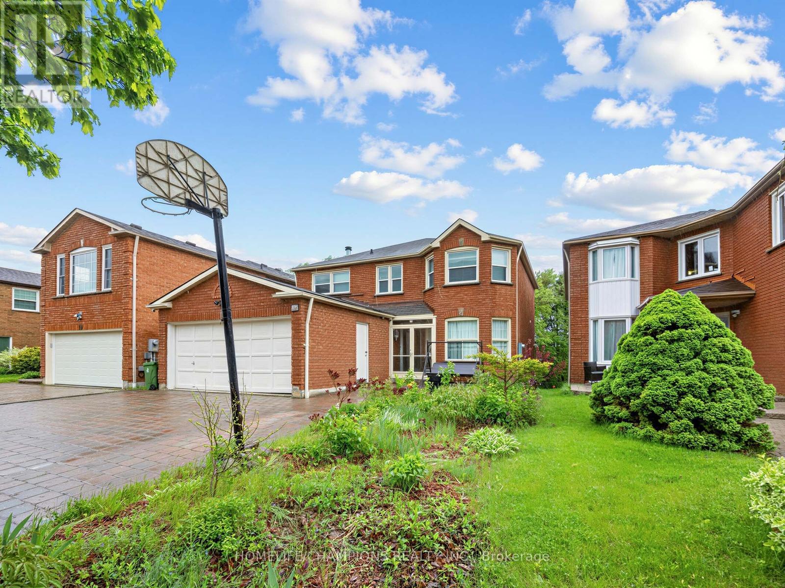 <div class="slider-price">$1,150,000</div><p>12 Glenheather Terrace, Toronto, Ontario</p>
