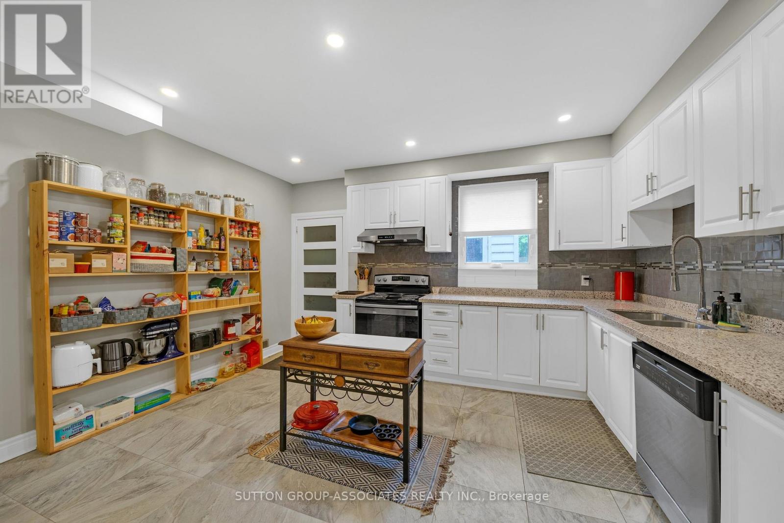 69 Dagmar Avenue, Toronto, Ontario  M4M 1V9 - Photo 10 - E13170974