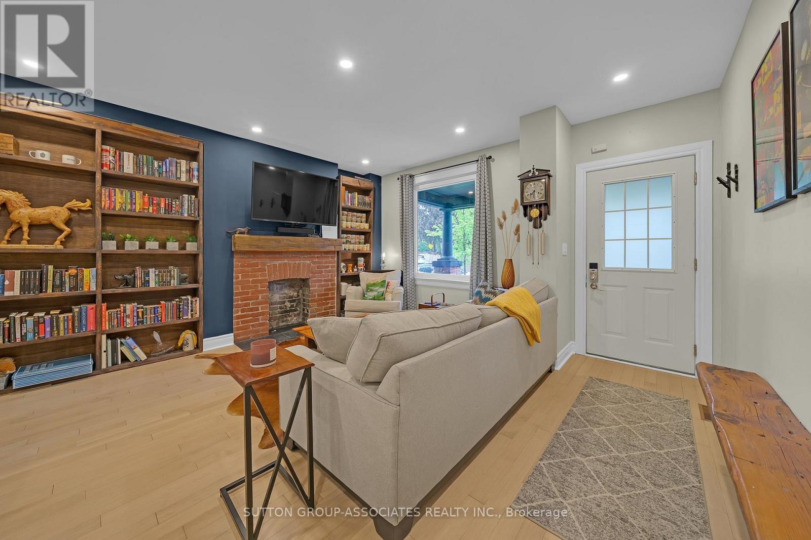 69 Dagmar Avenue, Toronto, Ontario  M4M 1V9 - Photo 5 - E13170974