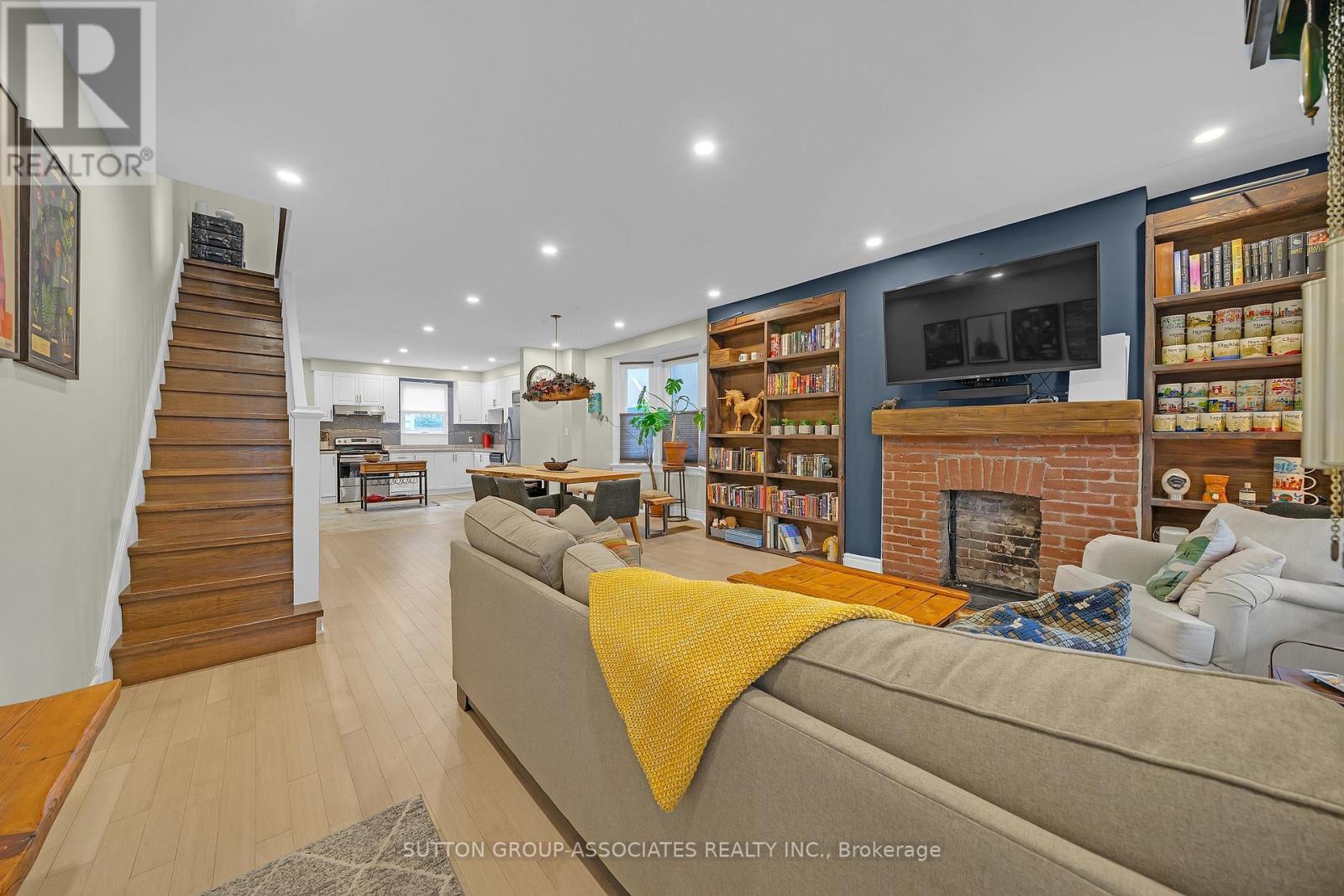 69 Dagmar Avenue, Toronto, Ontario  M4M 1V9 - Photo 7 - E13170974