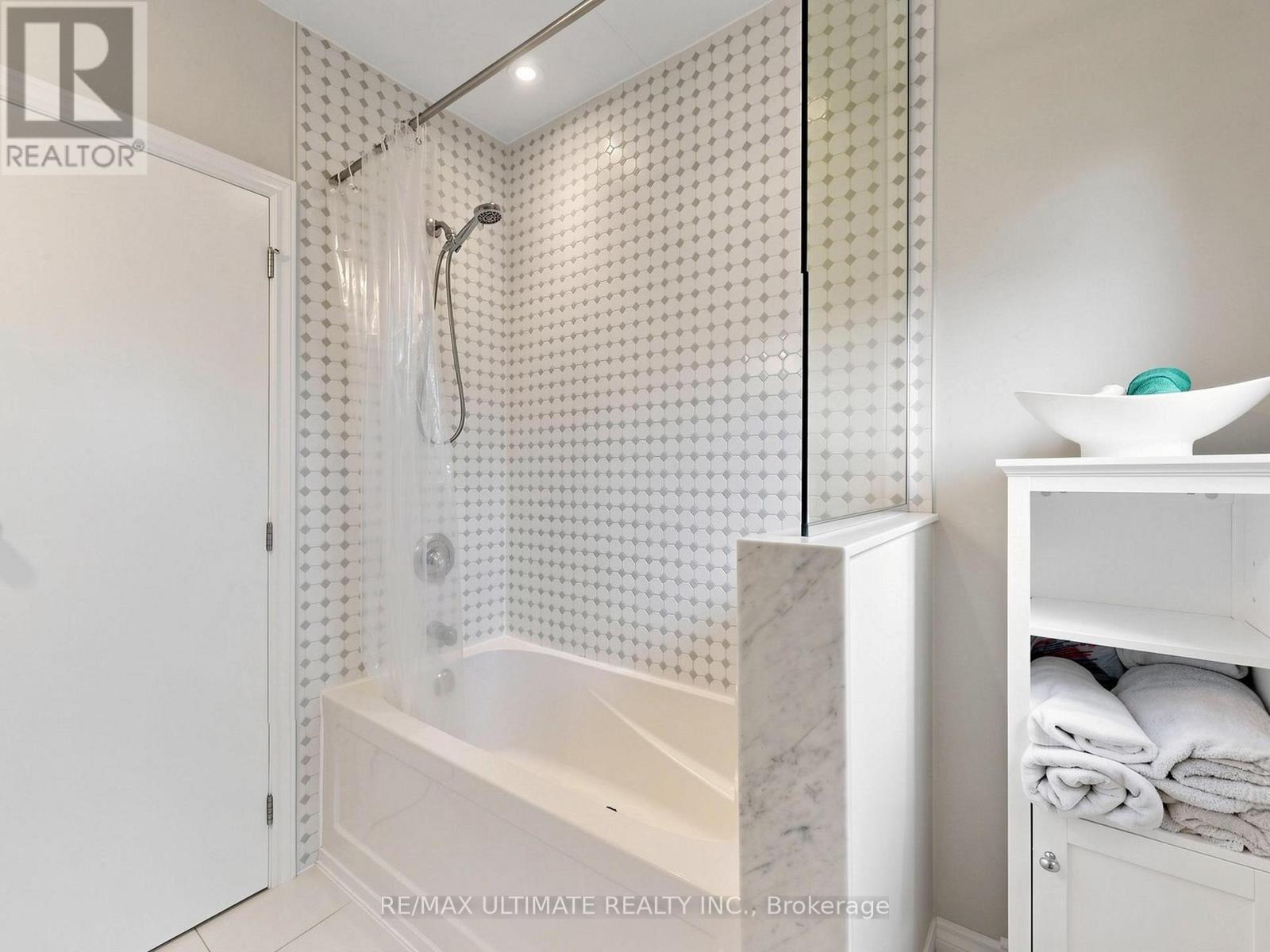 35 Blackthorn Avenue, Toronto, Ontario  M6N 3H4 - Photo 27 - W13120942