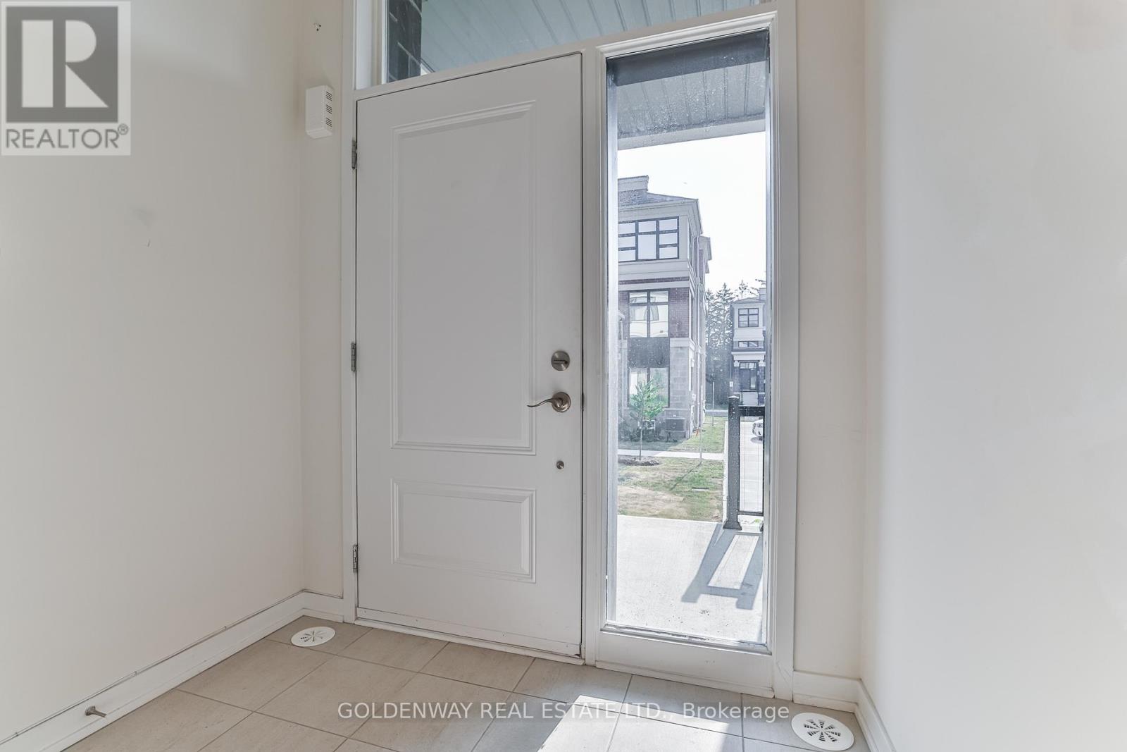 31 Wuhan Lane, Markham, Ontario  L6E 0V4 - Photo 3 - N13170820