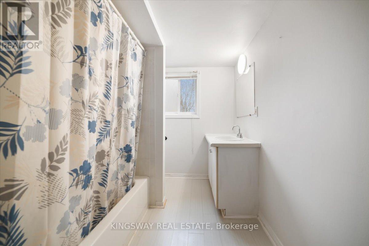 Upper - 1144 Fisher Avenue, Burlington, Ontario  L7P 2L1 - Photo 16 - W13170740
