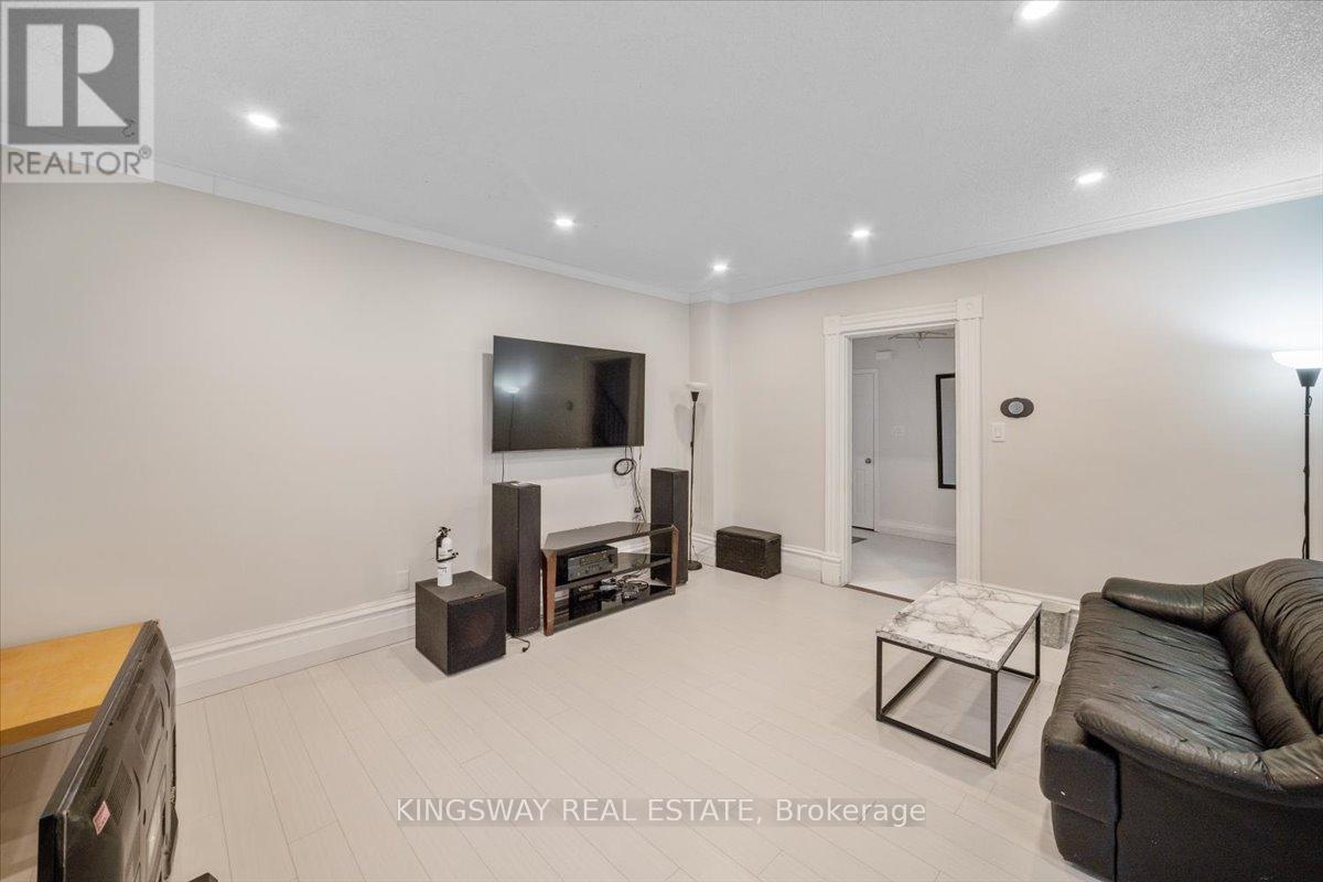 Upper - 1144 Fisher Avenue, Burlington, Ontario  L7P 2L1 - Photo 9 - W13170740